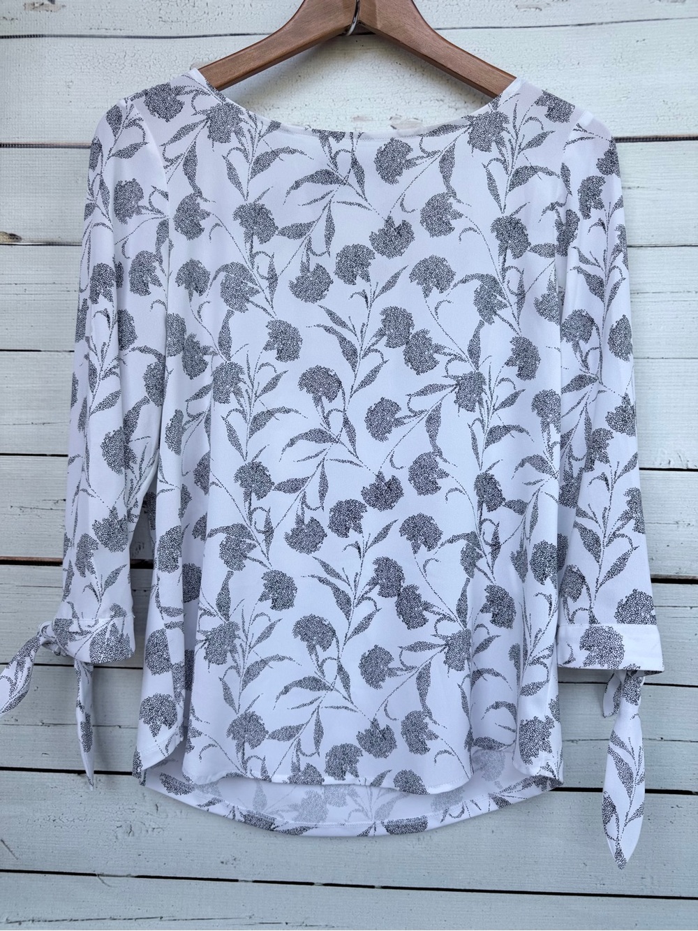41 Hawthorn Carnation Floral Boatneck Tie Cuff 3/4 Sleeve Blouse Top - Size S